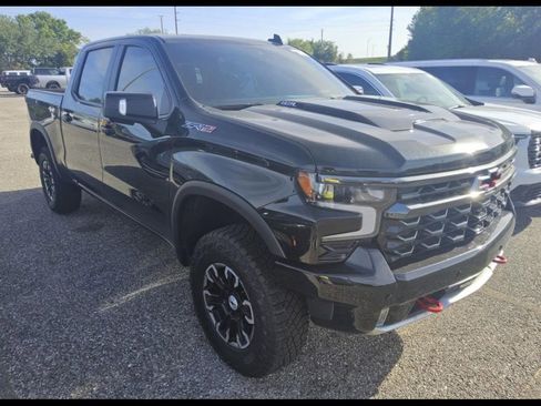 Used 2025 Chevrolet Silverado 1500 ZR2 w/ Technology Package AWD/4WD image 2