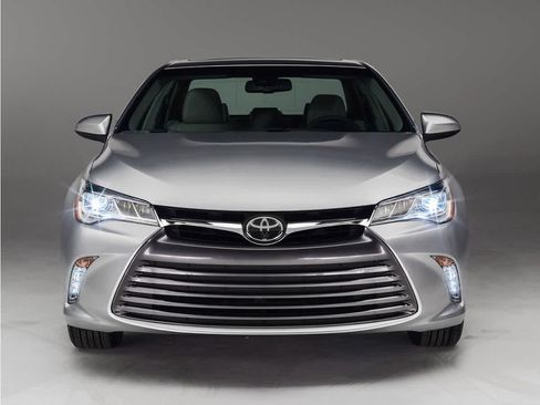 Used 2016 Toyota Camry LE FWD image 1