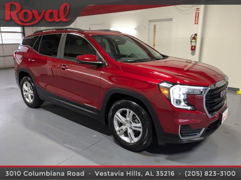 Used 2024 GMC Terrain SLE w/ Driver Convenience Package image 5