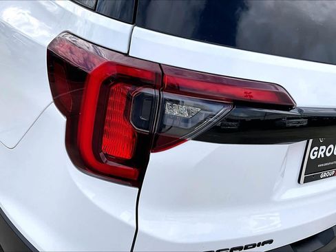 Used 2021 GMC Acadia SLE w/ Driver Convenience Package image 28