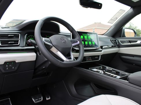 New 2025 Volkswagen Atlas Cross Sport SEL Premium R-Line image 10