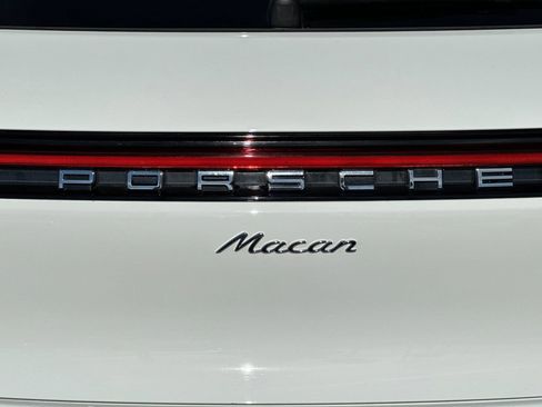 Used 2025 Porsche Macan image 39