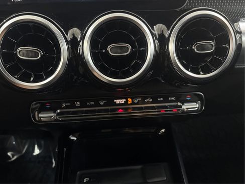 Used 2020 Mercedes-Benz GLB 250 4MATIC image 36
