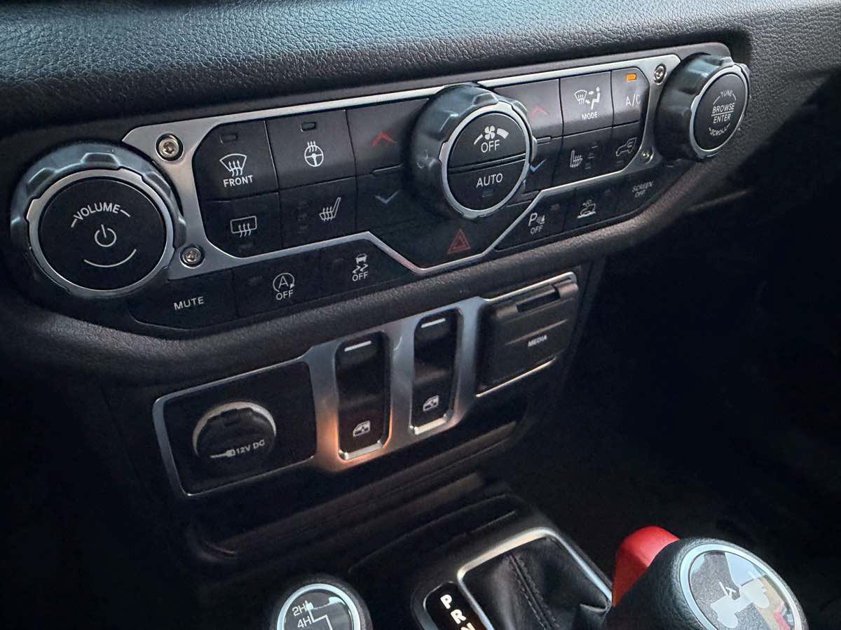 Used 2024 Jeep Wrangler Sport AWD/4WD image 26