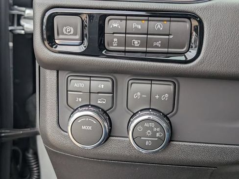 New 2026 GMC Yukon Denali w/ Sun & Power Step Package AWD/4WD image 17