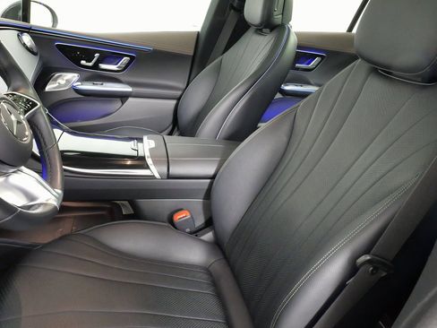 Used 2023 Mercedes-Benz EQE 500 4MATIC Sedan image 31