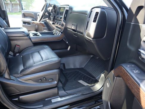 Used 2017 GMC Sierra 2500 Denali w/ Duramax Plus Package AWD/4WD image 17