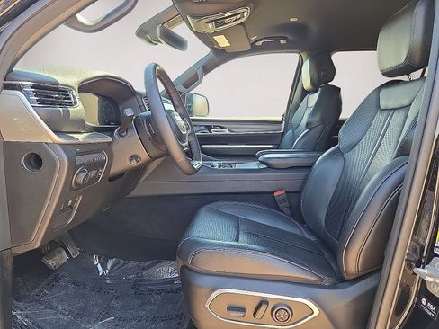 Used 2024 Jeep Wagoneer Series II w/ Flexible Seating Group AWD/4WD image 24
