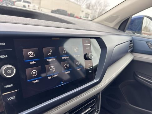 Used 2024 Volkswagen Taos SE image 26