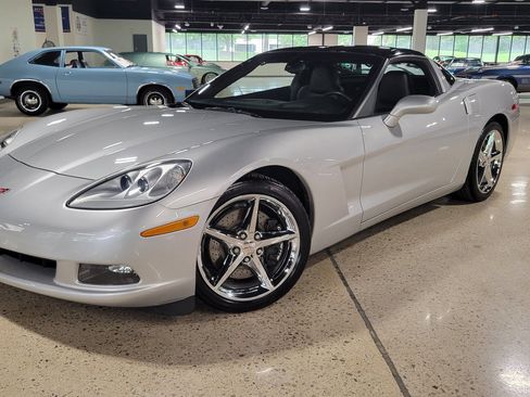 Used 2013 Chevrolet Corvette Coupe w/ 3LT Preferred Equipment Group RWD image 2