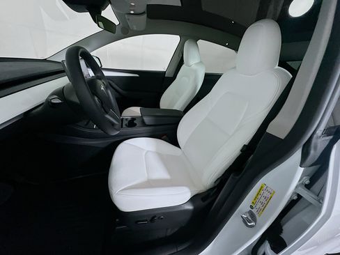 Used 2023 Tesla Model Y Long Range image 13