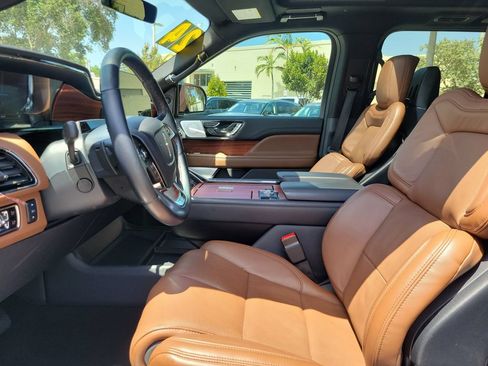 Certified 2024 Lincoln Navigator Reserve AWD/4WD image 19
