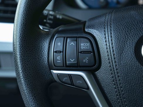 Used 2019 Toyota Sienna L FWD image 21
