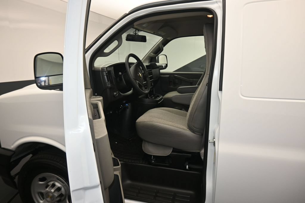 Used 2025 Chevrolet Express 2500 RWD image 11