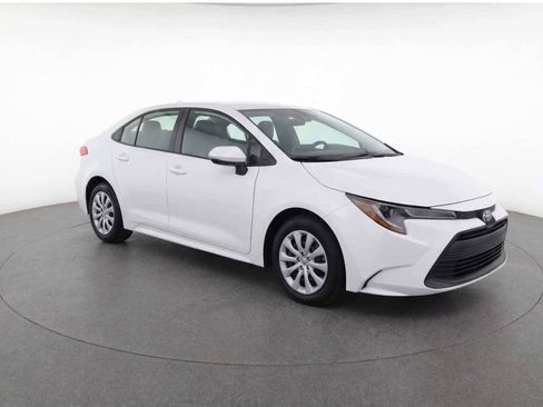 Used 2023 Toyota Corolla LE FWD image 3