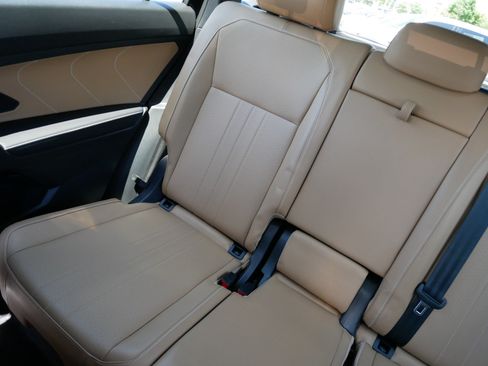Certified 2023 Volkswagen Tiguan SE w/ Panoramic Sunroof Package AWD/4WD image 12