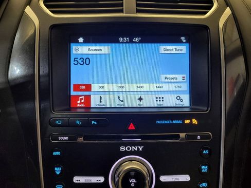 Used 2017 Ford Explorer Platinum image 25