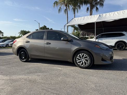 Used 2019 Toyota Corolla LE FWD image 2