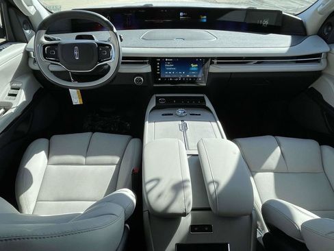 New 2025 Lincoln Navigator L Reserve AWD/4WD image 11