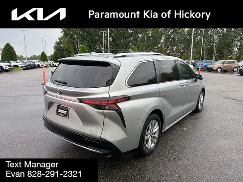Used 2021 Toyota Sienna Limited FWD image 7