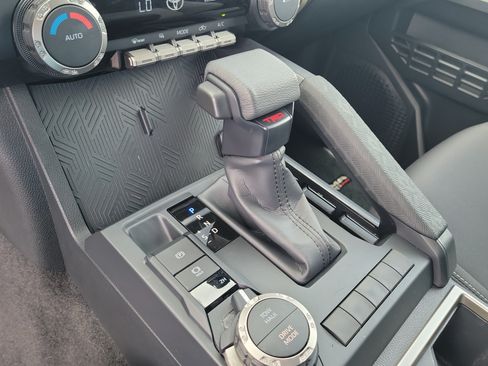 Used 2025 Toyota Tacoma TRD Sport AWD/4WD image 28