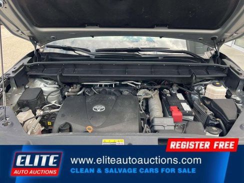 Used 2021 Toyota Highlander XLE AWD/4WD image 20