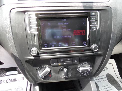 Used 2016 Volkswagen Jetta SE FWD image 14