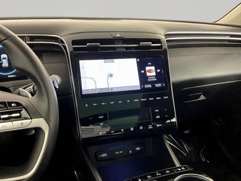 Certified 2023 Hyundai Tucson Limited AWD/4WD image 9