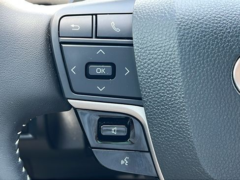 Used 2025 Toyota Camry SE w/ Multimedia Upgrade Package FWD image 18