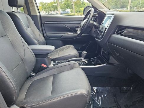 Used 2018 Mitsubishi Outlander SEL image 20