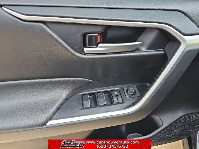 Used 2025 Toyota RAV4 XLE AWD/4WD image 11