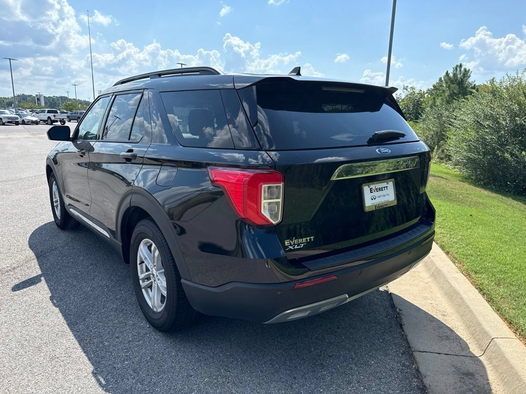 Used 2024 Ford Explorer XLT w/ Equipment Group 202A RWD image 5