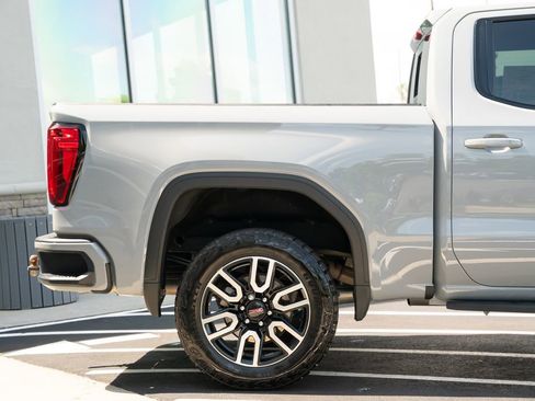 Used 2025 GMC Sierra 1500 AT4 w/ AT4 Premium Package AWD/4WD image 11