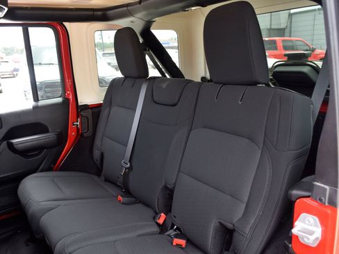 Used 2018 Jeep Wrangler Unlimited Sport S AWD/4WD image 18