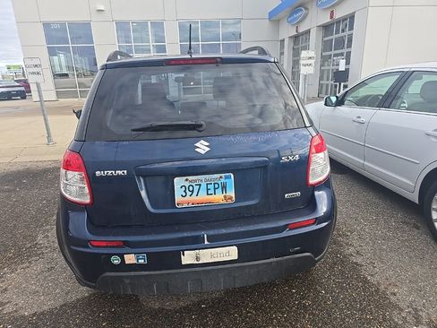 Used 2010 Suzuki SX4 AWD Hatchback image 3