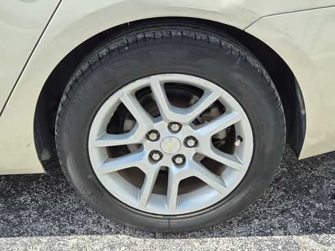 Used 2015 Chevrolet Malibu LT w/ Power Convenience Package image 11