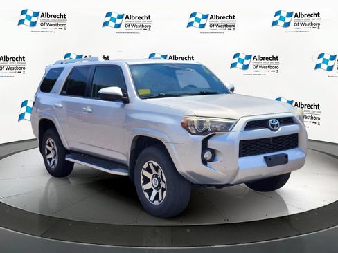 Used 2015 Toyota 4Runner SR5 AWD/4WD image 7