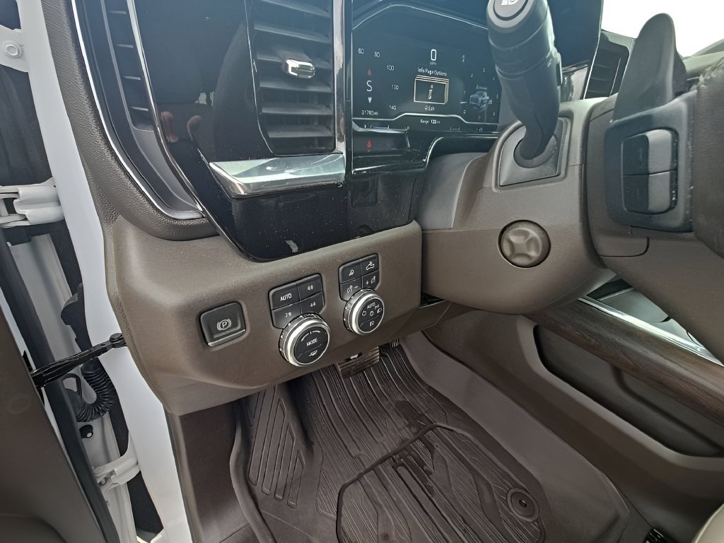 Used 2024 GMC Sierra 1500 SLT w/ SLT Premium Plus Package AWD/4WD image 17