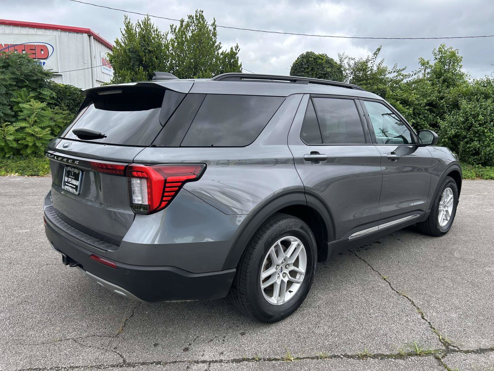Used 2025 Ford Explorer Active w/ Active Comfort Package RWD image 3