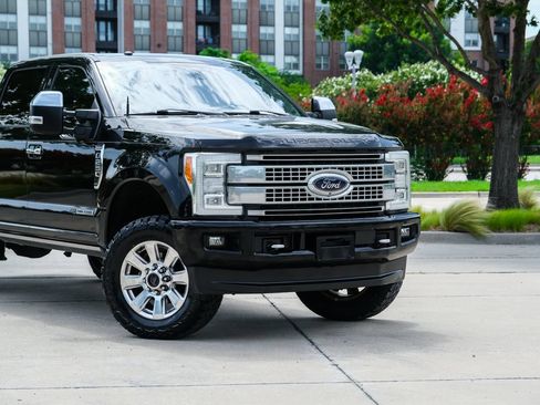 Used 2018 Ford F250 Platinum w/ Platinum Ultimate Package AWD/4WD image 3