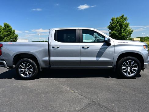 Used 2024 Chevrolet Silverado 1500 LT AWD/4WD image 5
