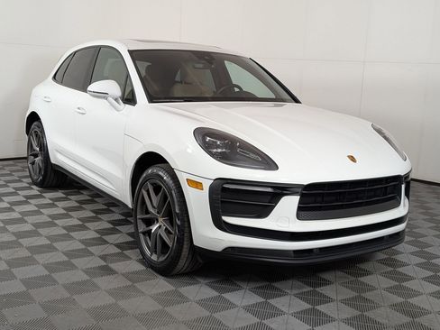 Used 2022 Porsche Macan image 7