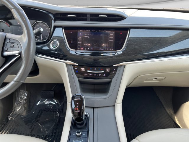 Used 2022 Cadillac XT6 Premium Luxury AWD/4WD image 13
