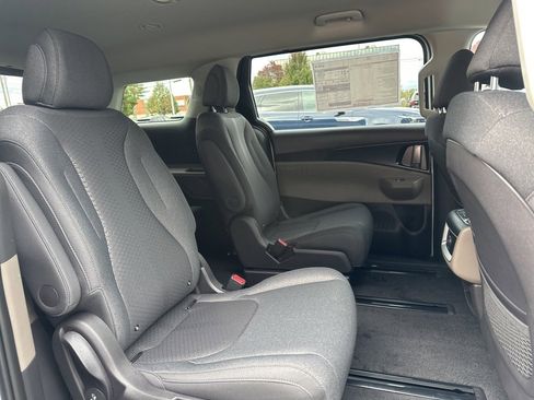 New 2026 Kia Carnival LX image 17