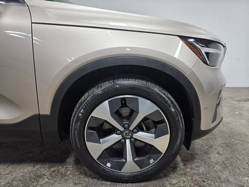 Used 2024 Volvo XC40 B5 Plus image 61
