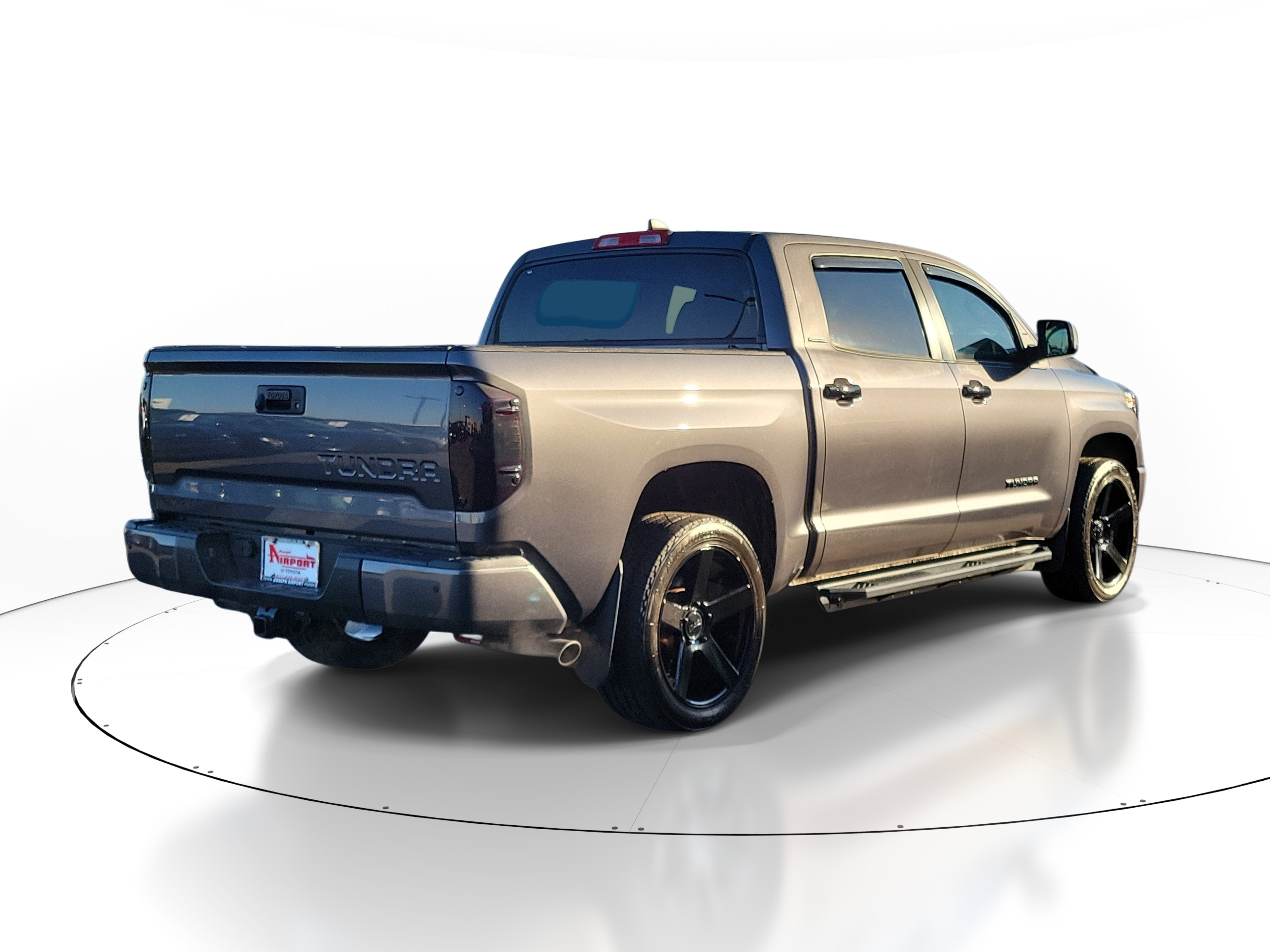 Used 2021 Toyota Tundra Limited w/ Limited Premium Package AWD/4WD image 4