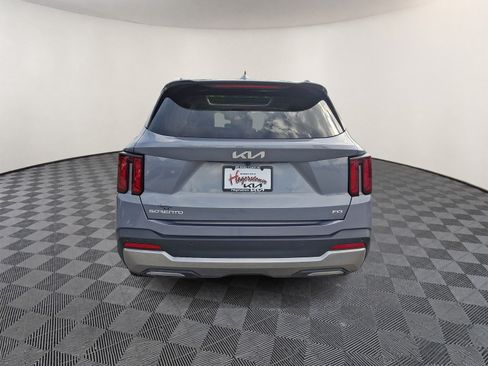 Certified 2025 Kia Sorento S w/ Panoramic Sunroof Package AWD/4WD image 5