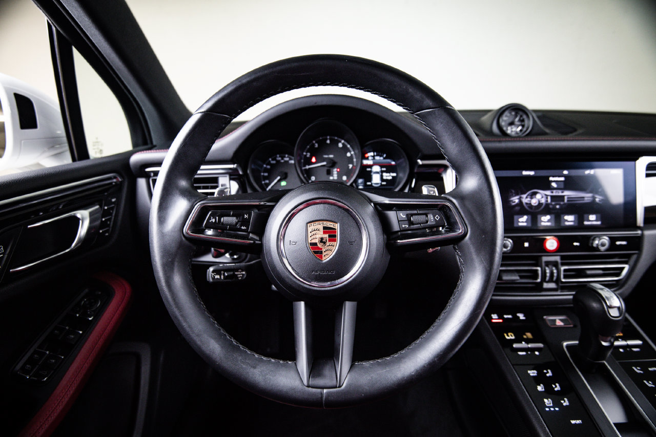 Certified 2024 Porsche Macan AWD/4WD image 26
