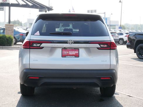 Used 2025 Toyota Grand Highlander AWD image 6