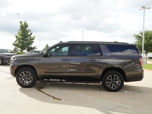 Used 2021 Chevrolet Suburban Z71 w/ Luxury Package AWD/4WD image 6